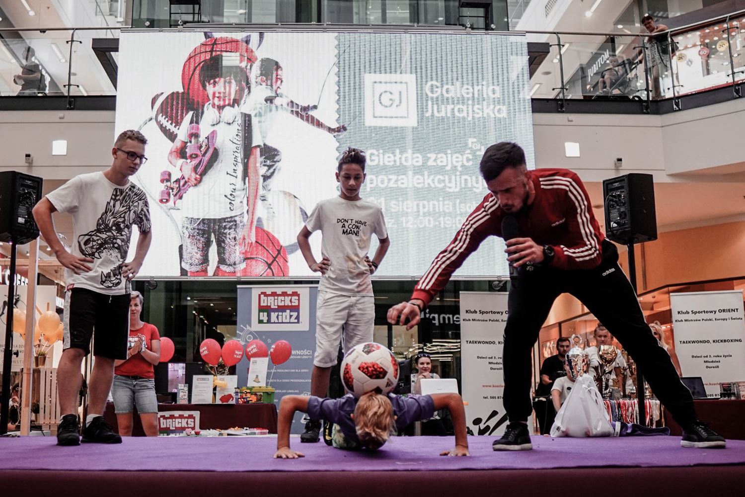 3 - Giełda zajęć pozalekcyjnych w Galerii Jurajskiej